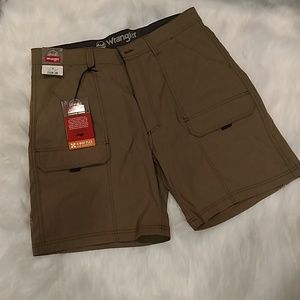 Wrangler outdoor series cargo shorts size 36